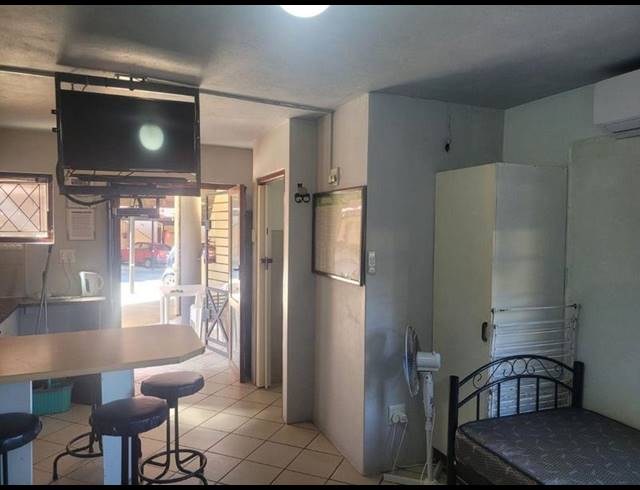 1 BEDROOM APARTMENT FOR SALE IN UVONGO BEACH